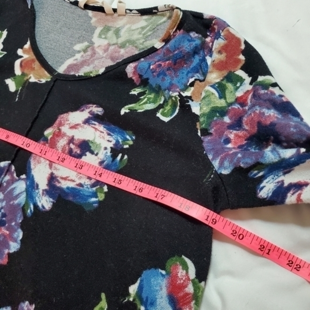 Women's Soft Surroundings top. Medium. Flowers. Like new. Long sleeve. - Picture 3 of 8
